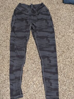 Alphalete Black & Charcoal Patterned Leggings, M